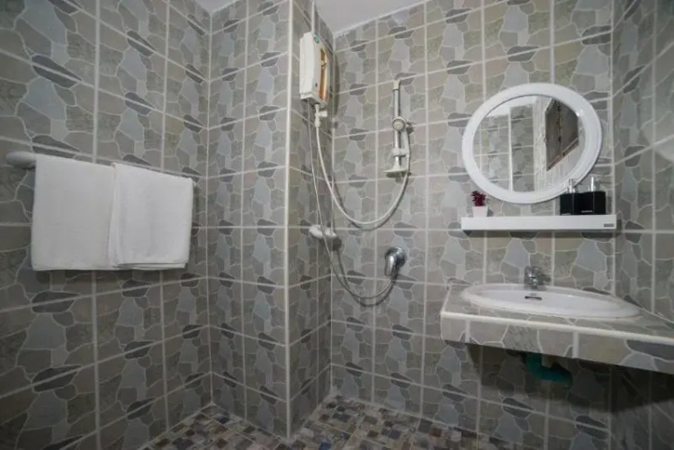 Oyo 1037 Kamala Phuket Guesthouse