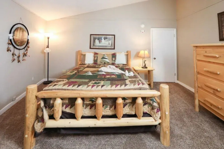 1429 Zurich Rd Chalet