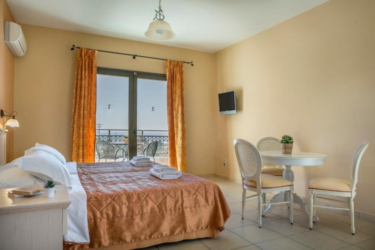 Standard Double room with partial sea view