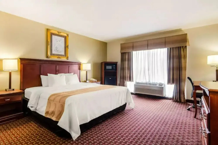 Precious Hotel