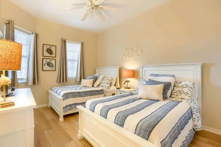 206 Harborview Grande