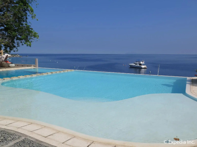 Aiyanar Beach And Dive Resort