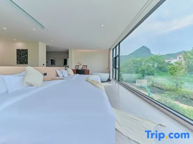 Deluxe Family Suite