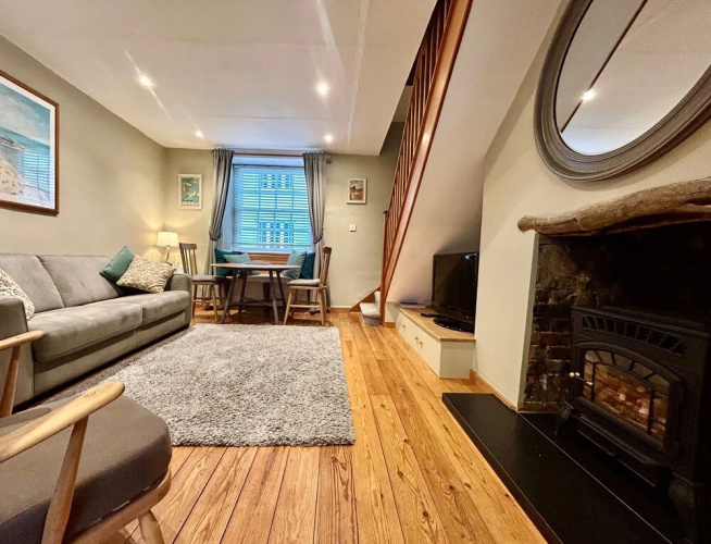 1 Dolphin Cottages