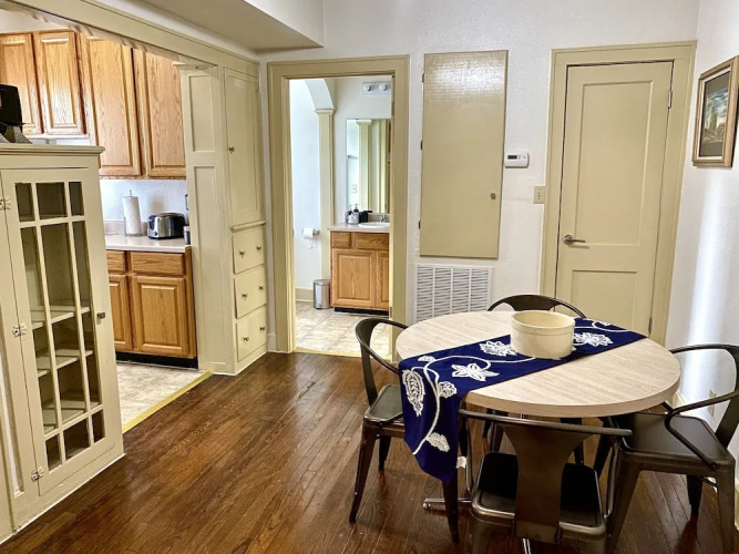 Evie's apartment
