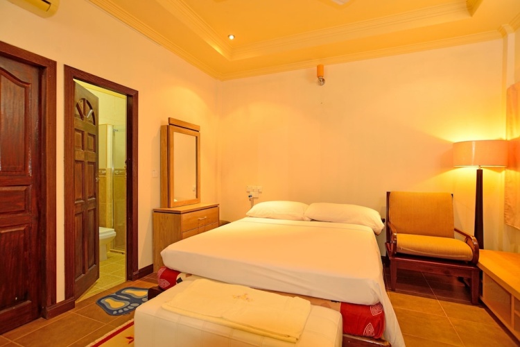 Standard Triple room