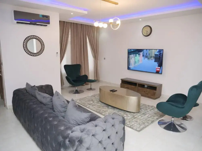 Luxury House - Sleeps 8 & Free Parking