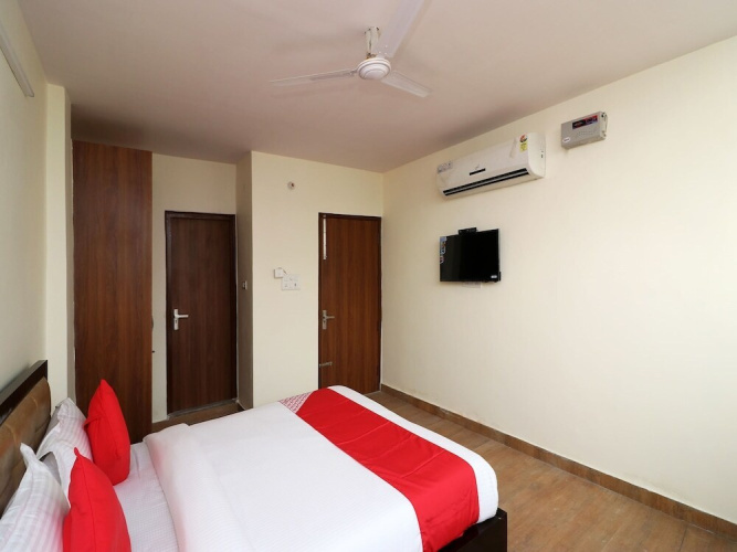 OYO 23320 Hotel Ozone