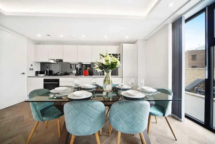 2 Bedrooms Luxury Quadruple Apartment