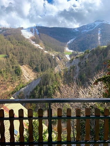 Standard Twin room with mountain view