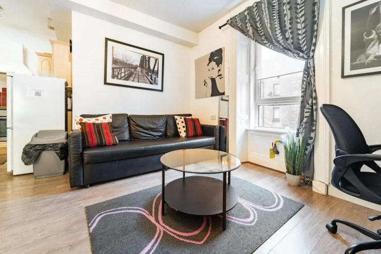 Charles Apartment