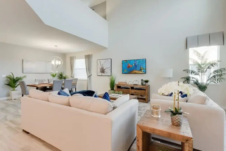 Luxury 5BR Home Private Pool Prime Location