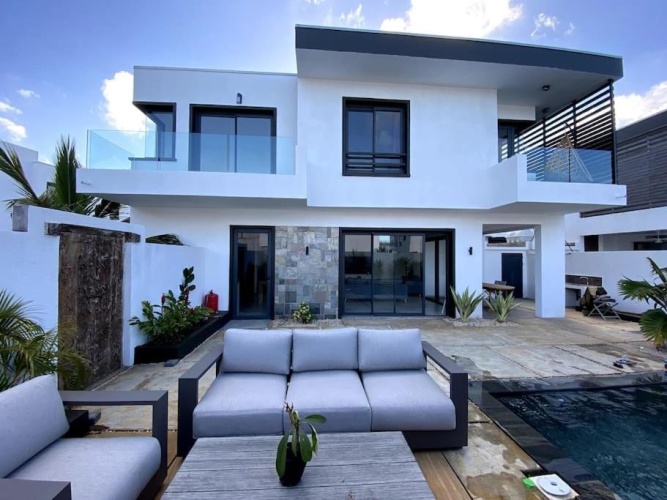 3 Bedrooms Villa