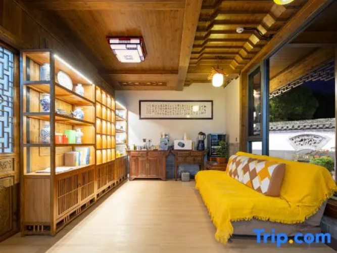 Xidi Ruiyuanfu Boutique Hostel
