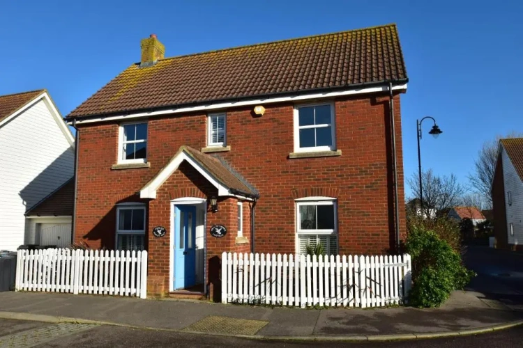 4 Bedrooms Cottage