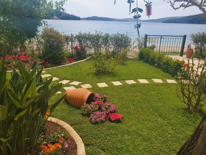 Daglas Beach House at Nidri