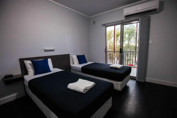 Standard Twin room with balcony