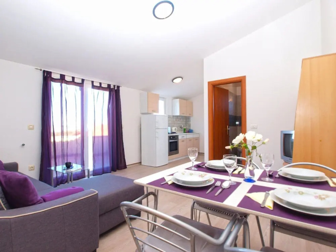 Apartment 1496