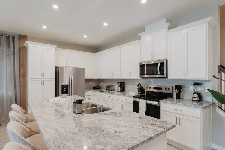 Themed 6BR Solara Near Disney Pool Summerkitchen