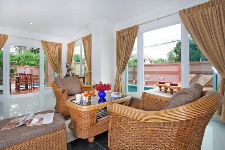 4 Bedrooms Villa