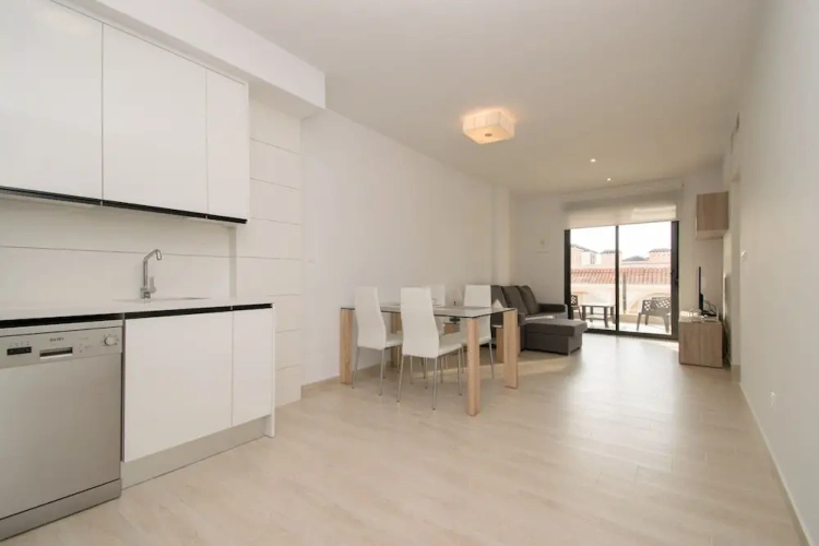 2 Bedrooms Apartment with balcony and beachfront