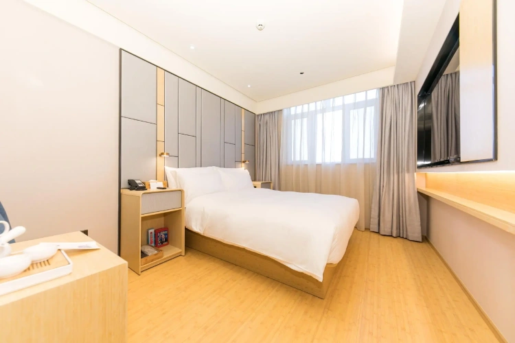 Standard Twin room with street view