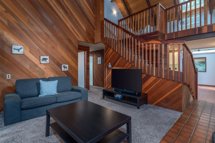 Cozy Treehouse