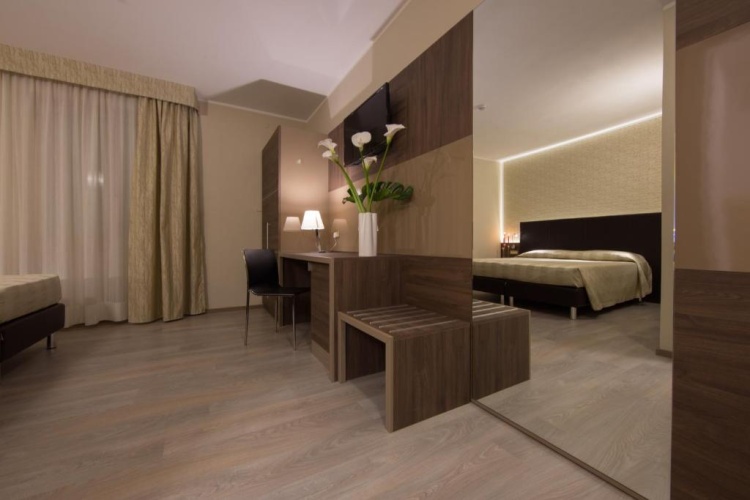 Standard Triple room