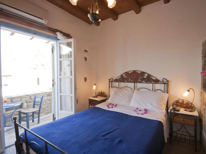 Zefi Hotel & Suites