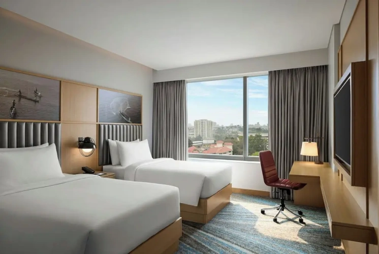 Deluxe Twin room with city view