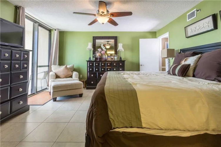 Phoenix East 301 - 3 Br condo by RedAwning