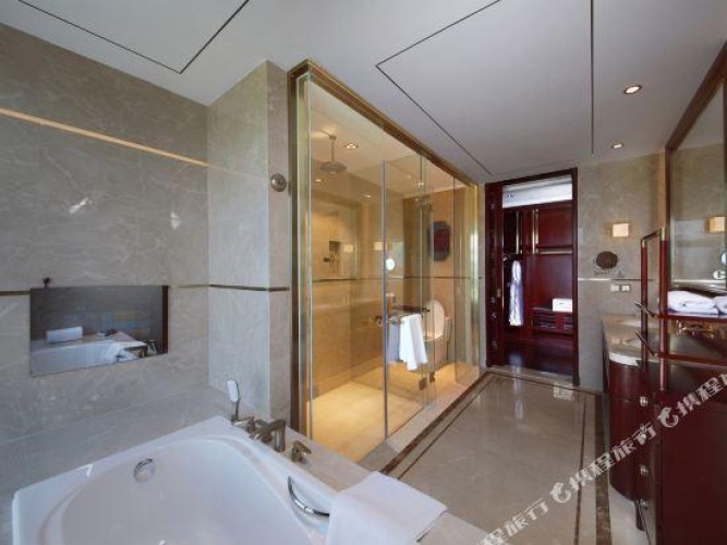 Deluxe Duplex Suite