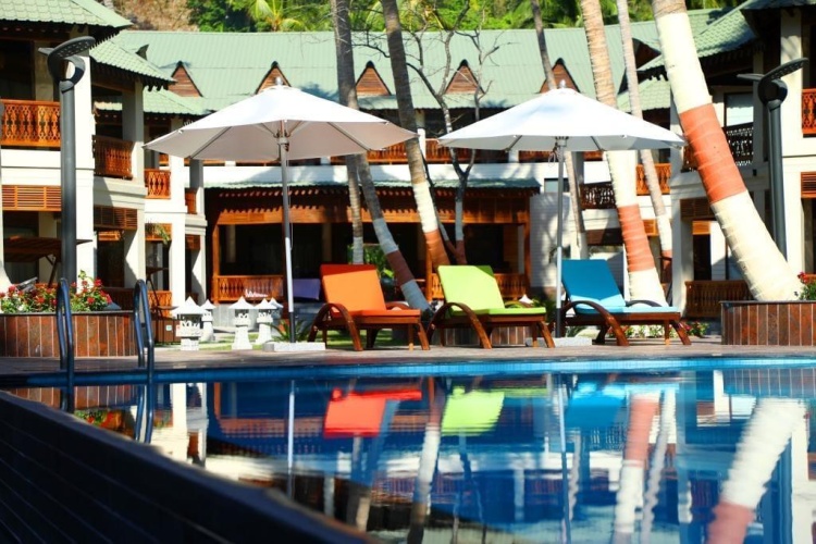 Family Suite with pool view