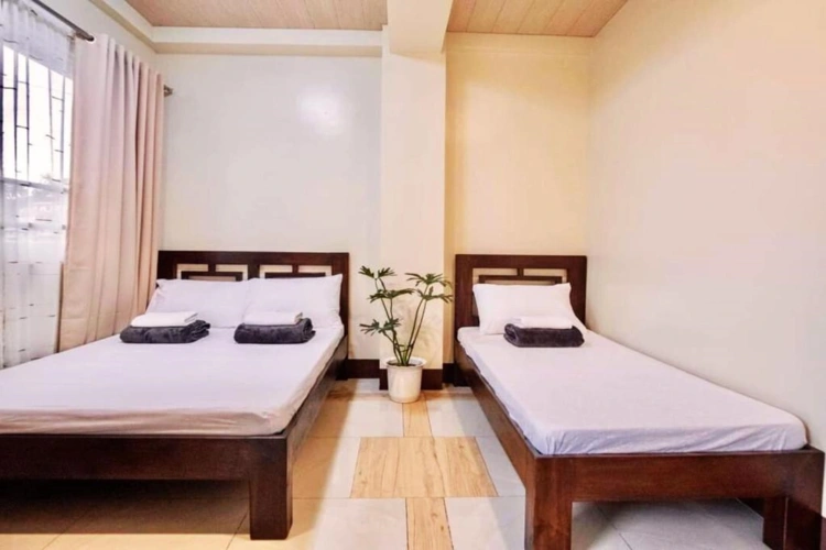 Standard Quintuple Family Suite