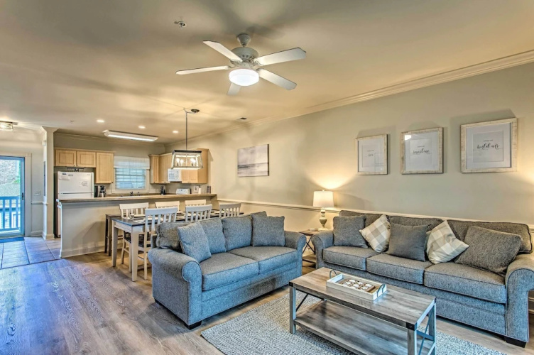 3 Mi to Myrtle Beach: Coastal Condo w/ Pool!