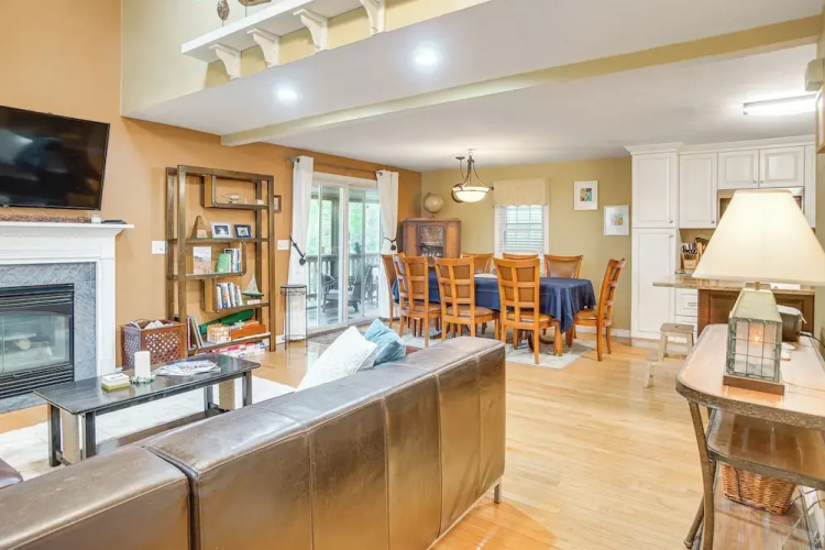 Beach & Lake Access: Group Getaway in Mashpee!