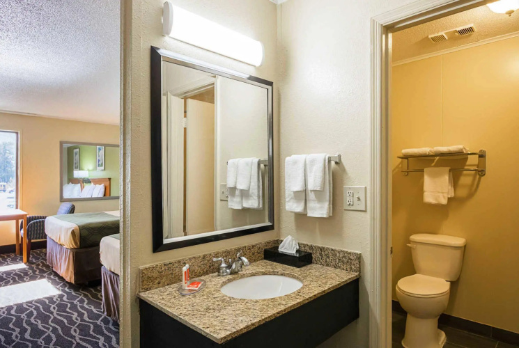 Econo Lodge photo 12