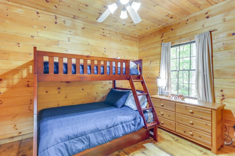 Wooded Blue Ridge Cabin: 2 Decks, Fire Pit!