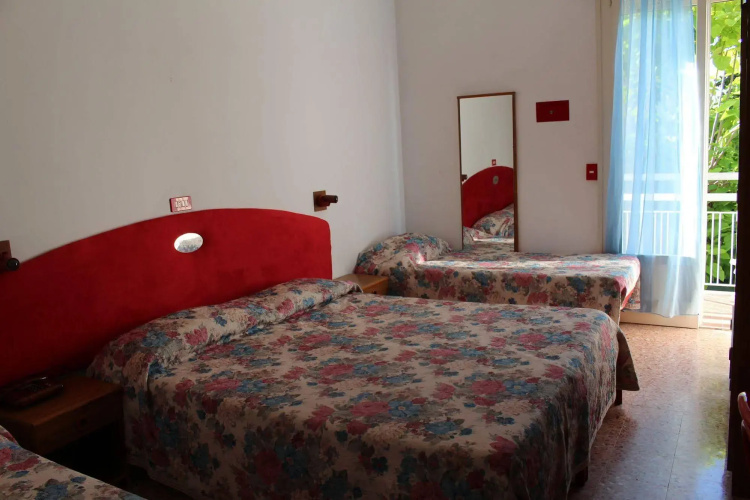 Hotel Holiday