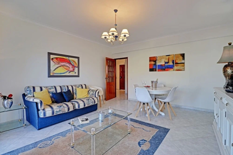 2 Bedrooms Apartment