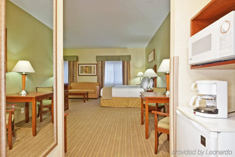 Holiday Inn Express Winfield
