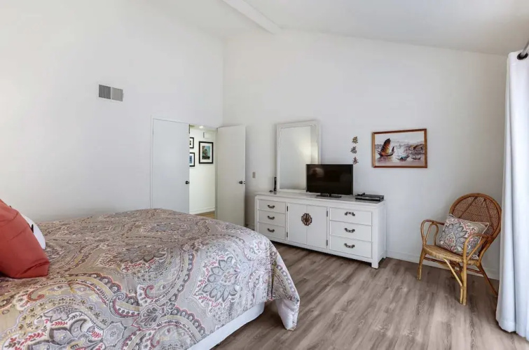 Spacious Single-story Condo With Golf Course Views