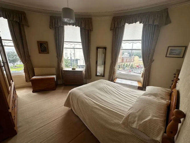 4-beds, Sleeps 8, Sea View & Pet Friendly