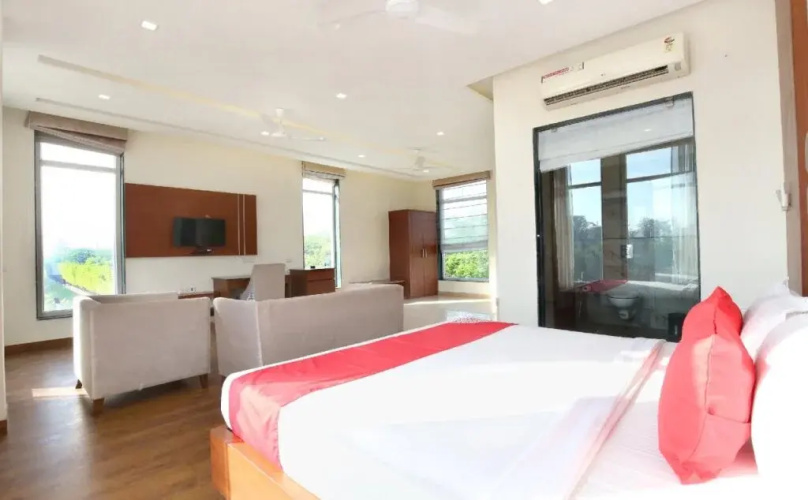 Hotel Lrc By OYO Rooms