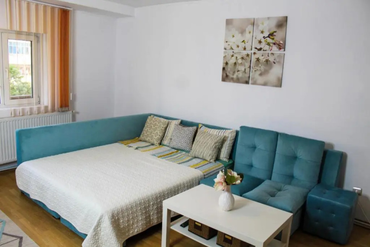 Collosal Apartment with Garden