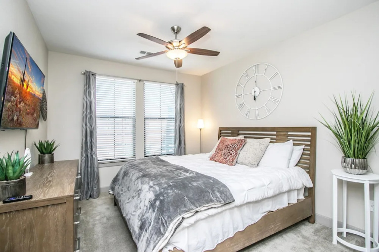 Rooftop Pool, Views, Close to Shops & Dining 1131