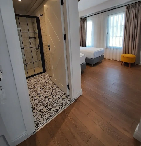 Standard Triple room with city view