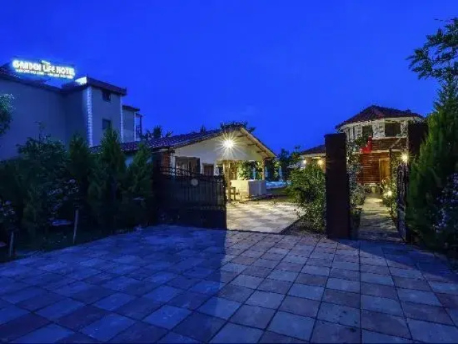 Garden Life Hotel