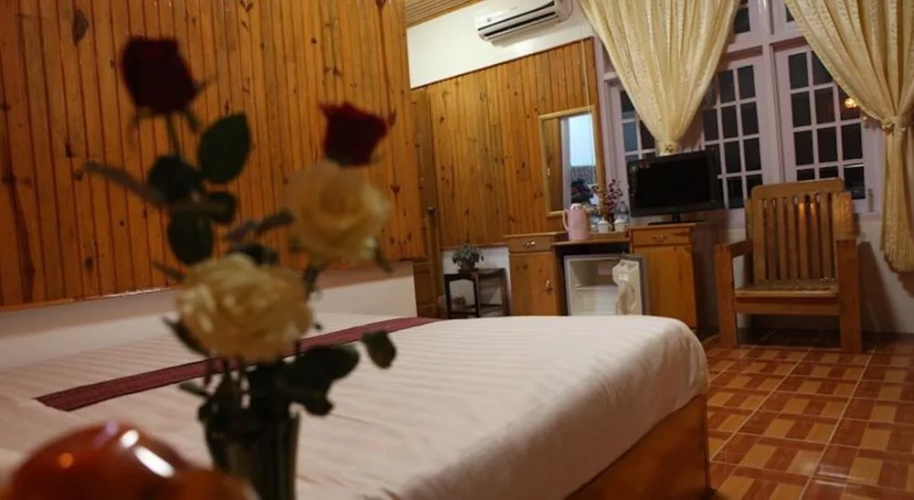 Pine Breeze Hotel