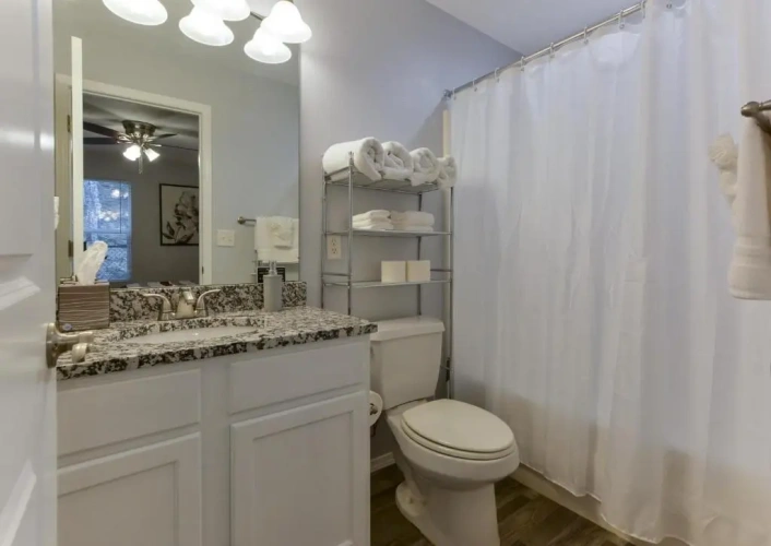 6 Bedrooms Apartment